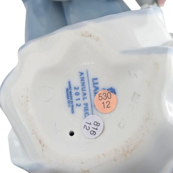 2012 Lladró "A Tender Moment" Figurine: Annual Piece Girl with Puppy - Picture 5 of 7